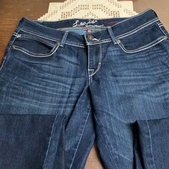 Levi’s Bold Curve Jeans - Picture 3 of 7